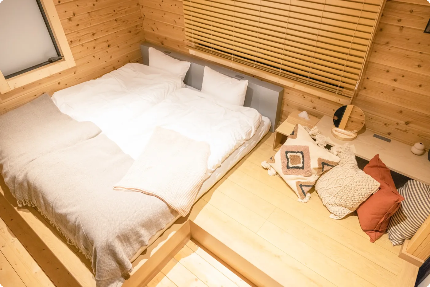 2BEDS CABIN リビング・寝室一体型
