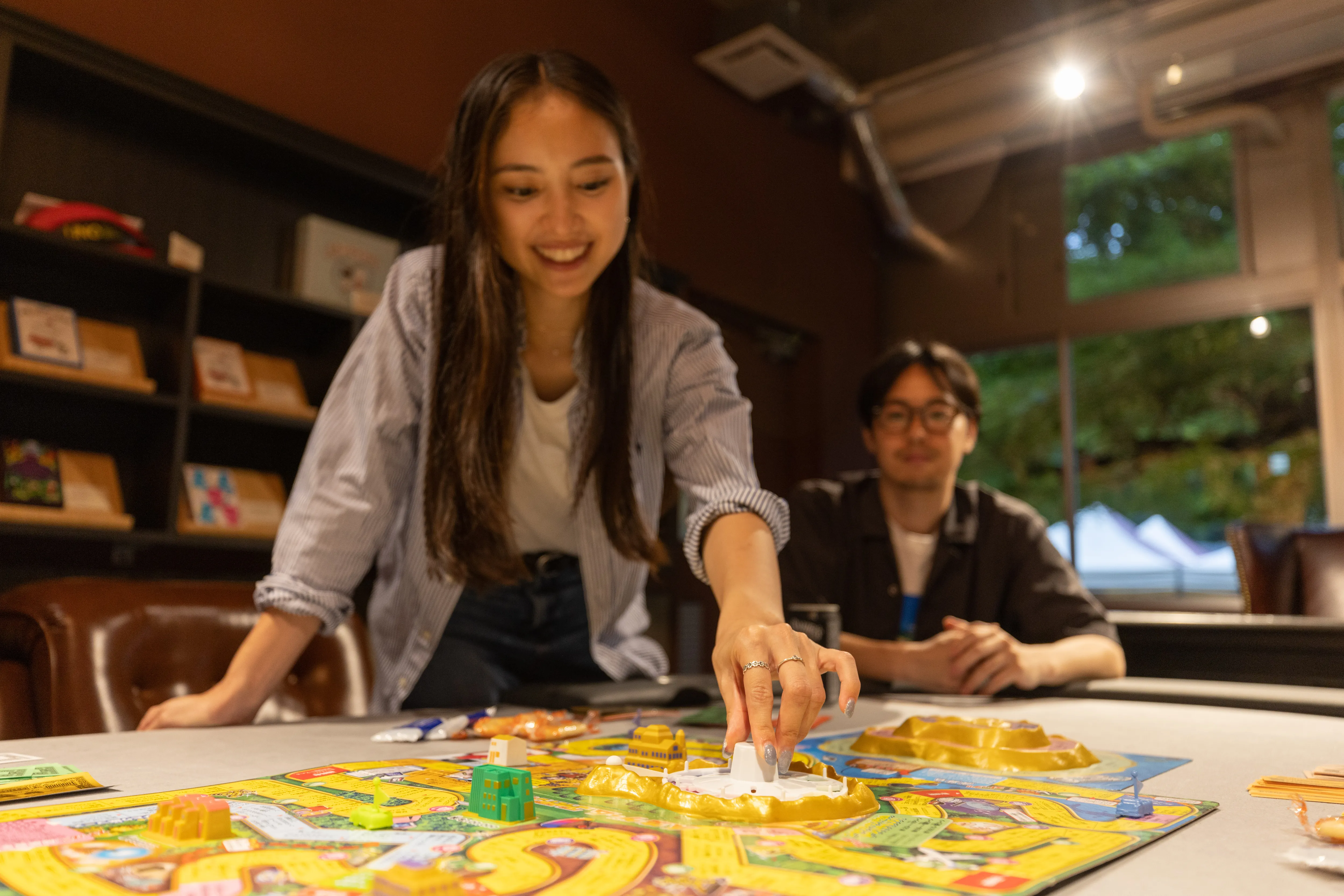 エトワ木更津の館内で過ごすゲストの様子