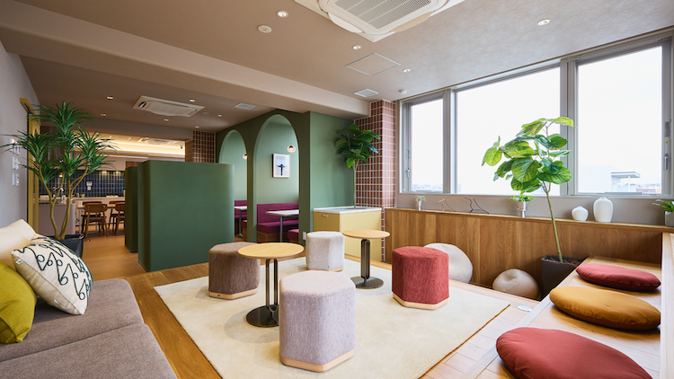 nears横浜白楽の共用ラウンジ。最上階で見晴らしの良い広々とした共用スペース。