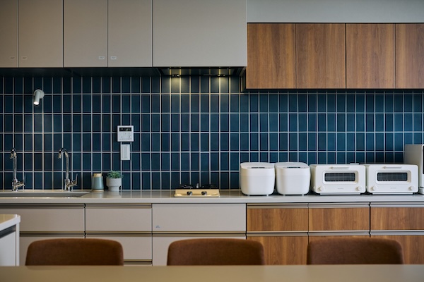 nearsの共用キッチン設備。調理家電が揃った家具家電付きのシェアレジデンス