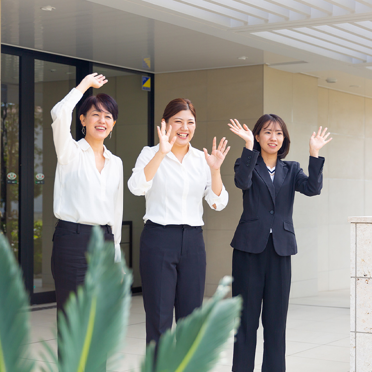 グランコスモ ザ・リゾート沖縄豊崎コンシェルジュ<br class='only-sp'>（2022年12 月撮影） 