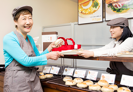 堀 啓さん〈72歳〉・町田 百恵さん〈36歳〉