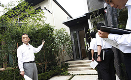 「舞浜の杜」棟内説明会の様子（平成21年8月撮影）