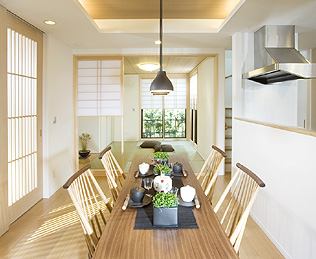 「舞浜の杜」22号棟　リビングダイニングルーム（平成21年8月撮影）