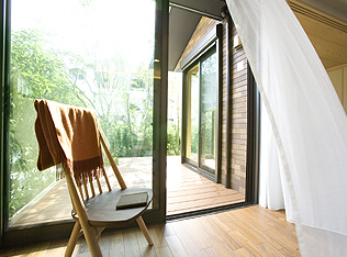 「舞浜の杜」23号棟　リビングダイニングルーム（平成21年8月撮影）