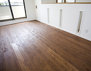 「舞浜の杜」国産無垢材床(平成21年8月撮影)