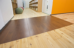 コスモスイニシア「知識の泉」（平成21年4月撮影）