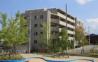 「イニシア箕面小野原」※外観写真（平成21年8月撮影）