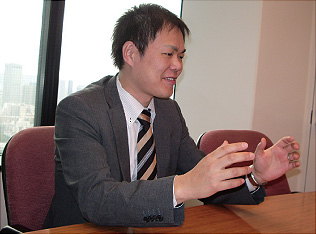 「イニシア箕面小野原」担当　西田正一