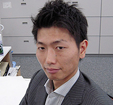 「東京デコルテ・ココラボモデル」担当　春田亮一