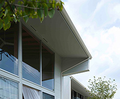 大きな庇（写真2）
