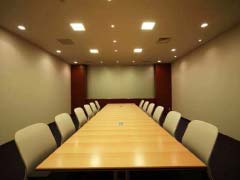 23 タイプのテーマの異なる応接室I3.プロジェクター映写が可能でその上に文字を書ける特殊ガラスを設置した応接室