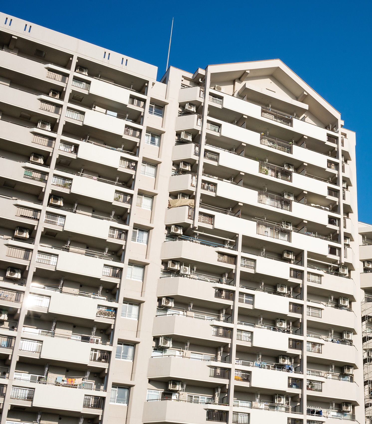 築年数を重ねたマンションの外観