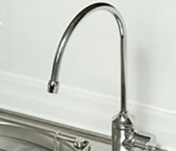 アンダーシンク型浄水器