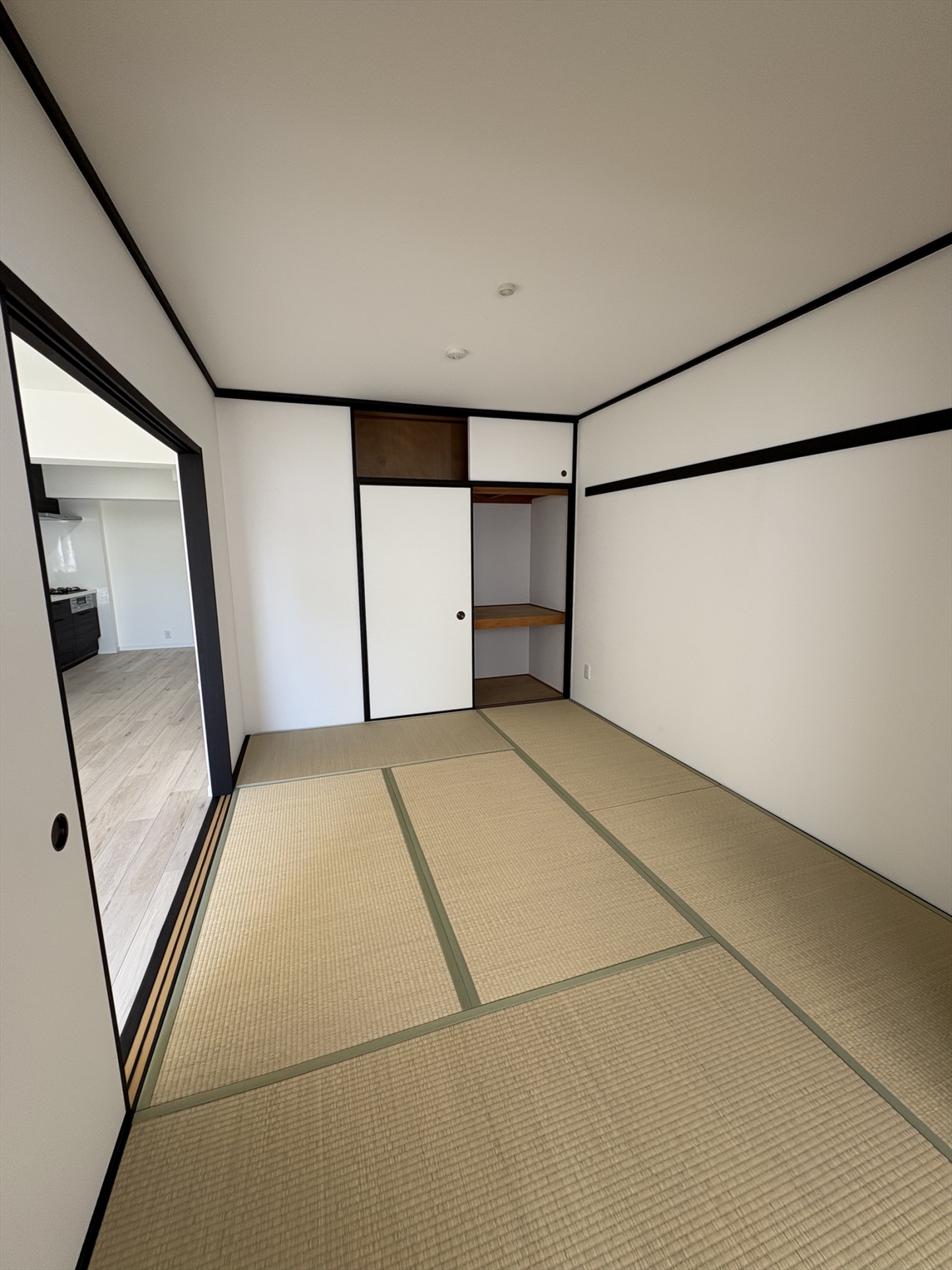 【居室】しっとりと落ち着いた和室が、ライフスタイルに合わせて自在に使える心地よいひと部屋です。(2026年1月)