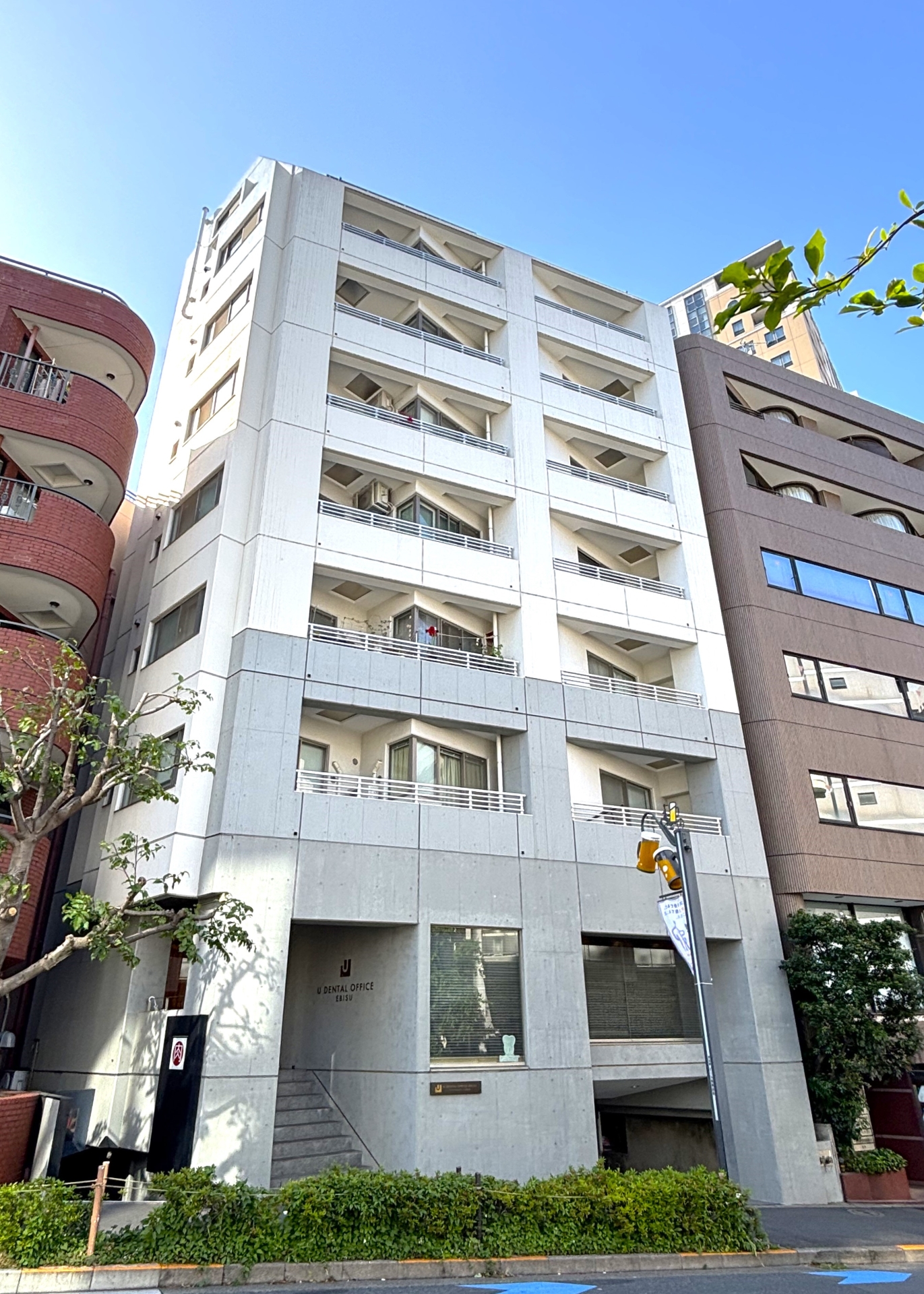 【外観】周囲の街並みに溶け込む、落ち着きと品のある外観デザインです。(2026年5月)