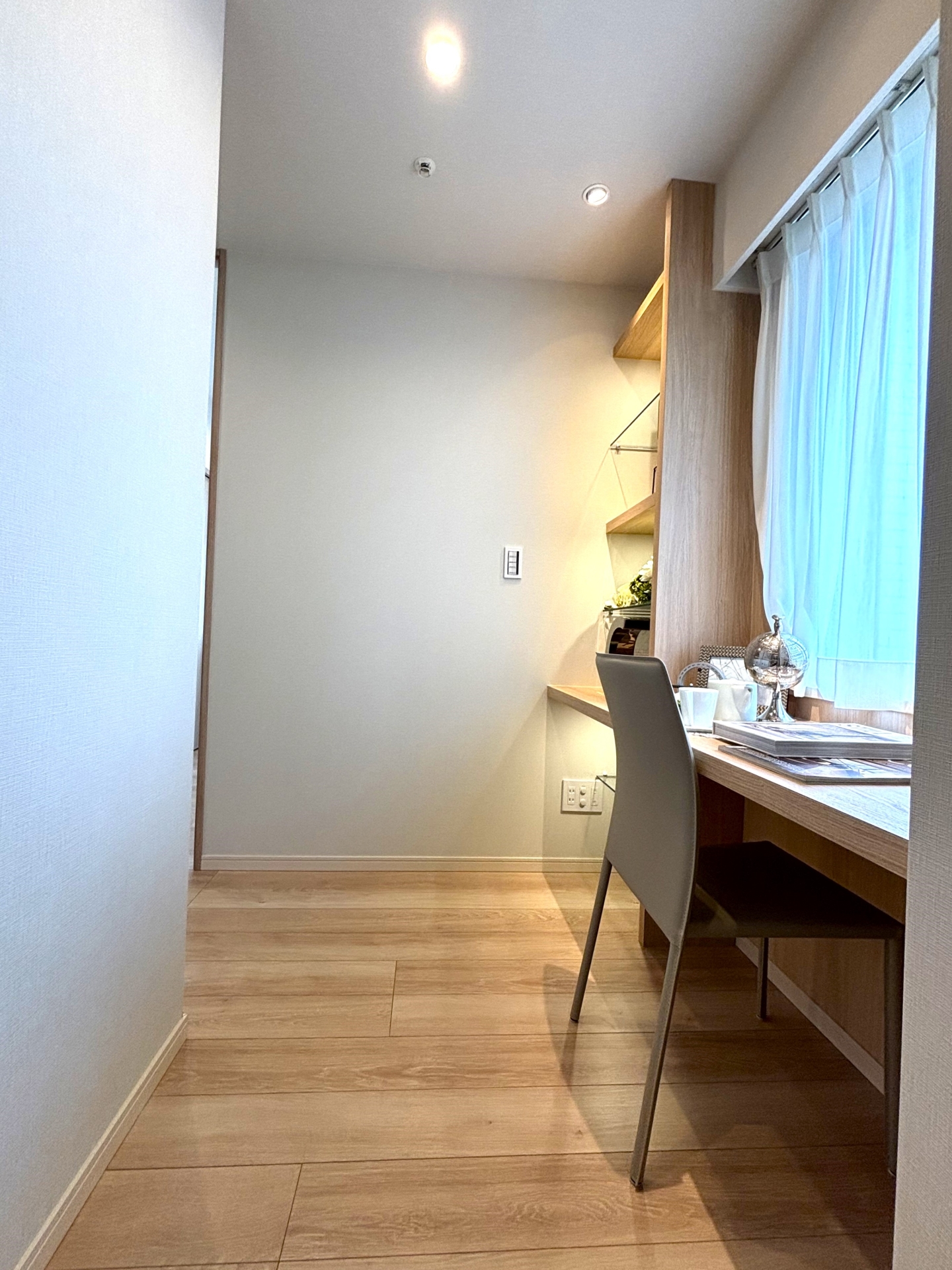 【その他内観】各居室をゆるやかにつなぐ廊下。明るく、住まい全体に統一感をもたらします。(2026年6月)