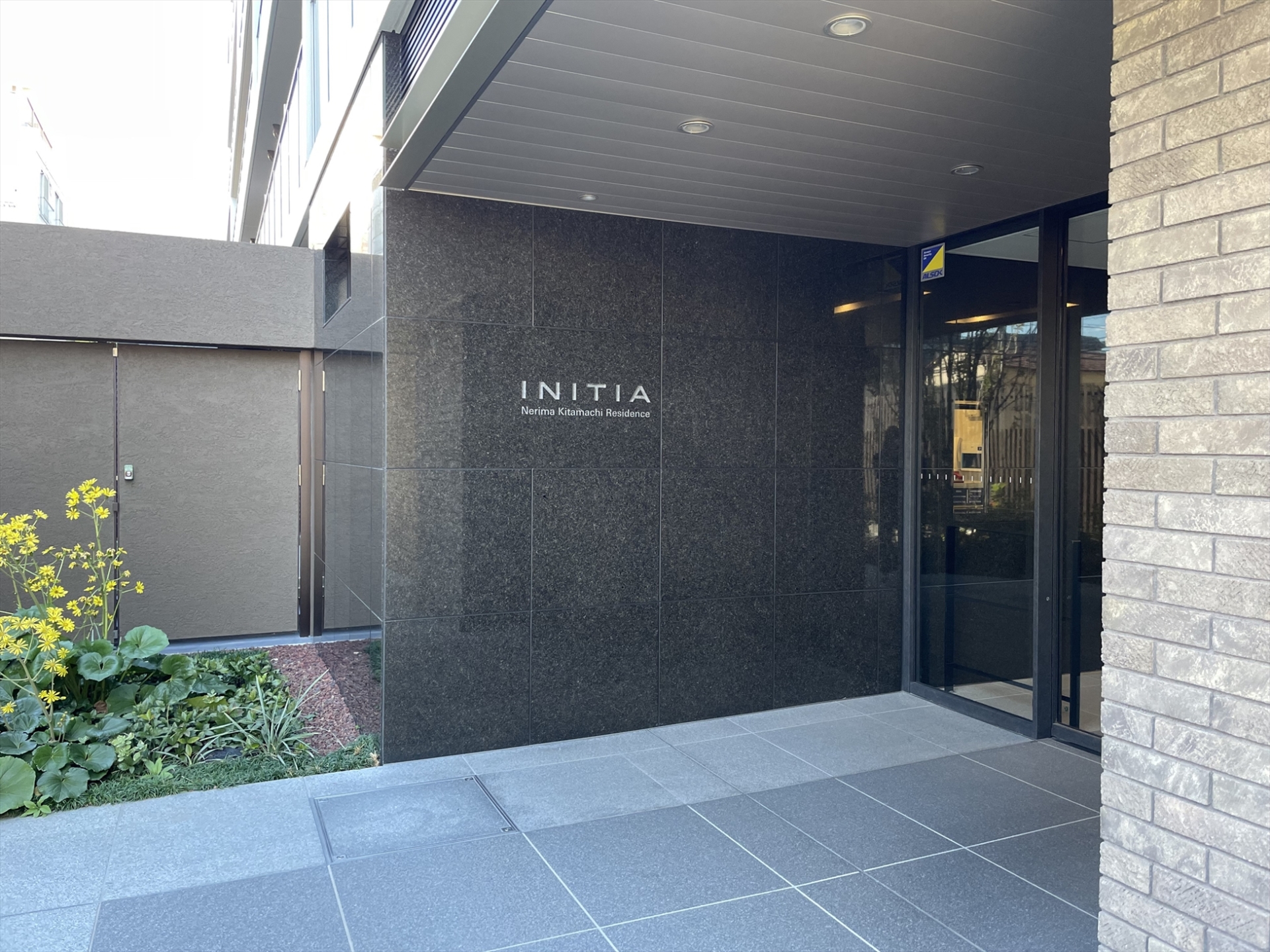 【エントランス】雰囲気のあるエントランス。(2023年12月)