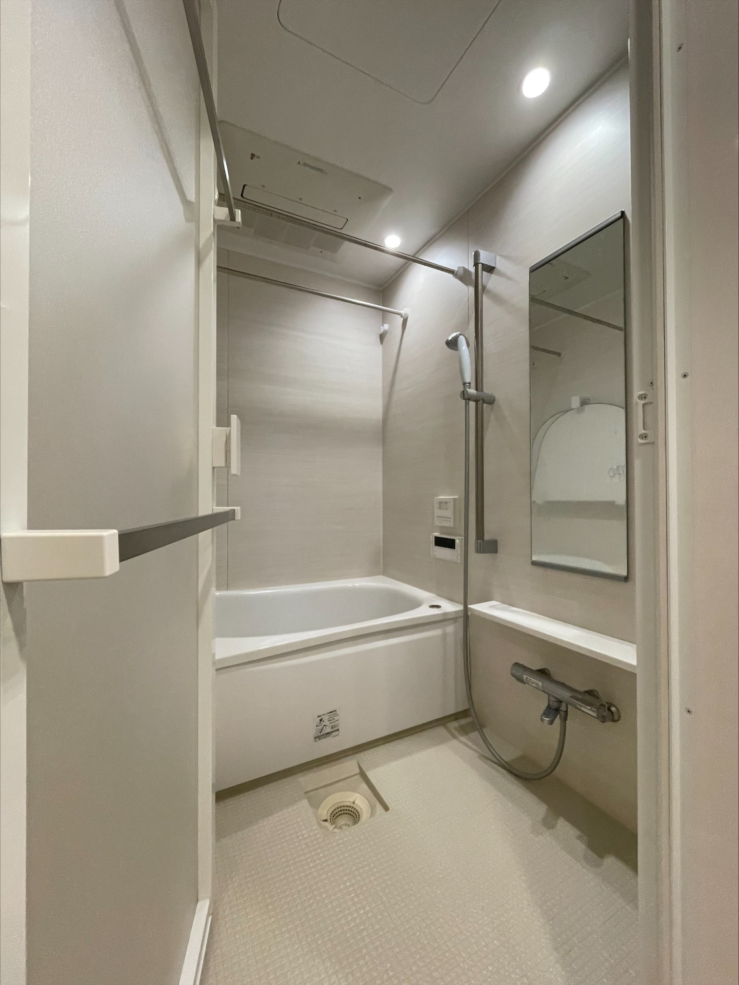 【浴室】デザイン性と使いやすさ、お手入れのしやすさにもこだわったバスルーム。(2023年12月)