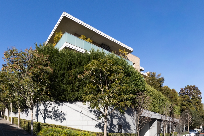 【外観】全114邸の低層レジデンス。(2026年2月)