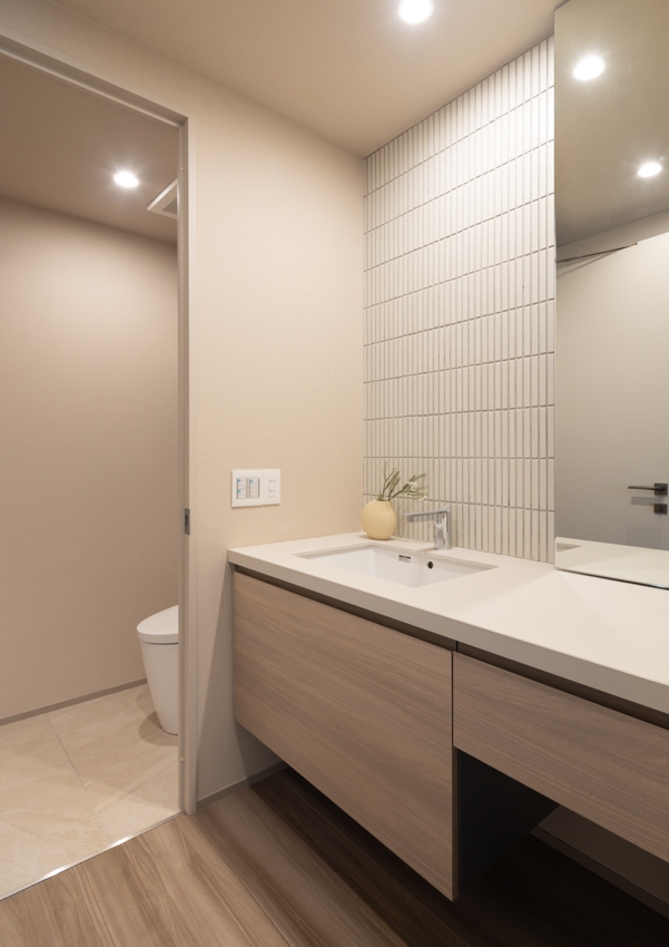 【洗面台・洗面所】洋室（１）からつながる洗面室・トイレ(2026年2月)