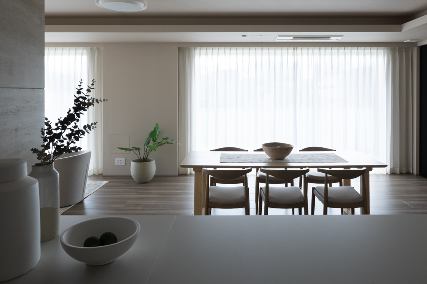 【リビング】キッチンからリビングを望む(2026年2月)