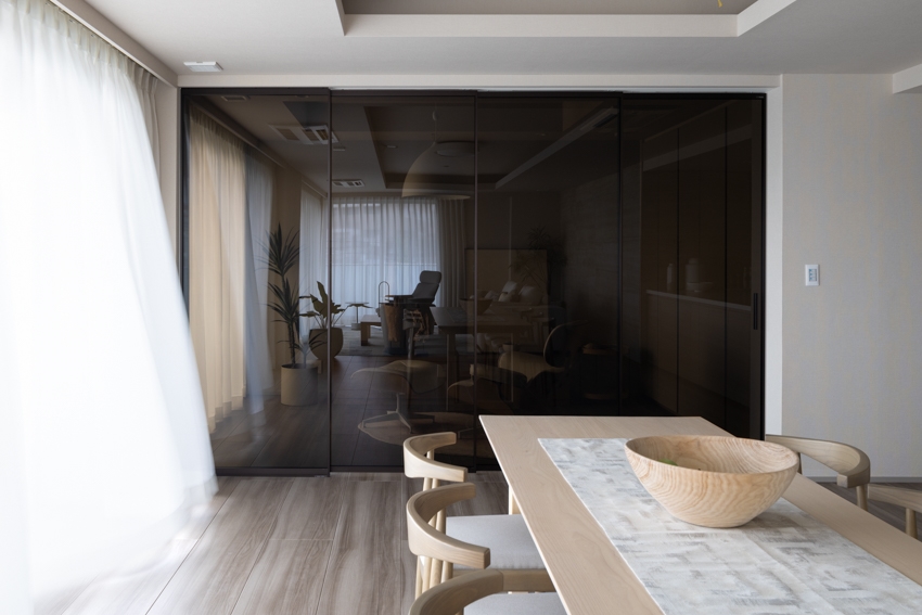 【リビング】開け閉めするだけで部屋の使い方を変えることが出来ます。(2026年2月)