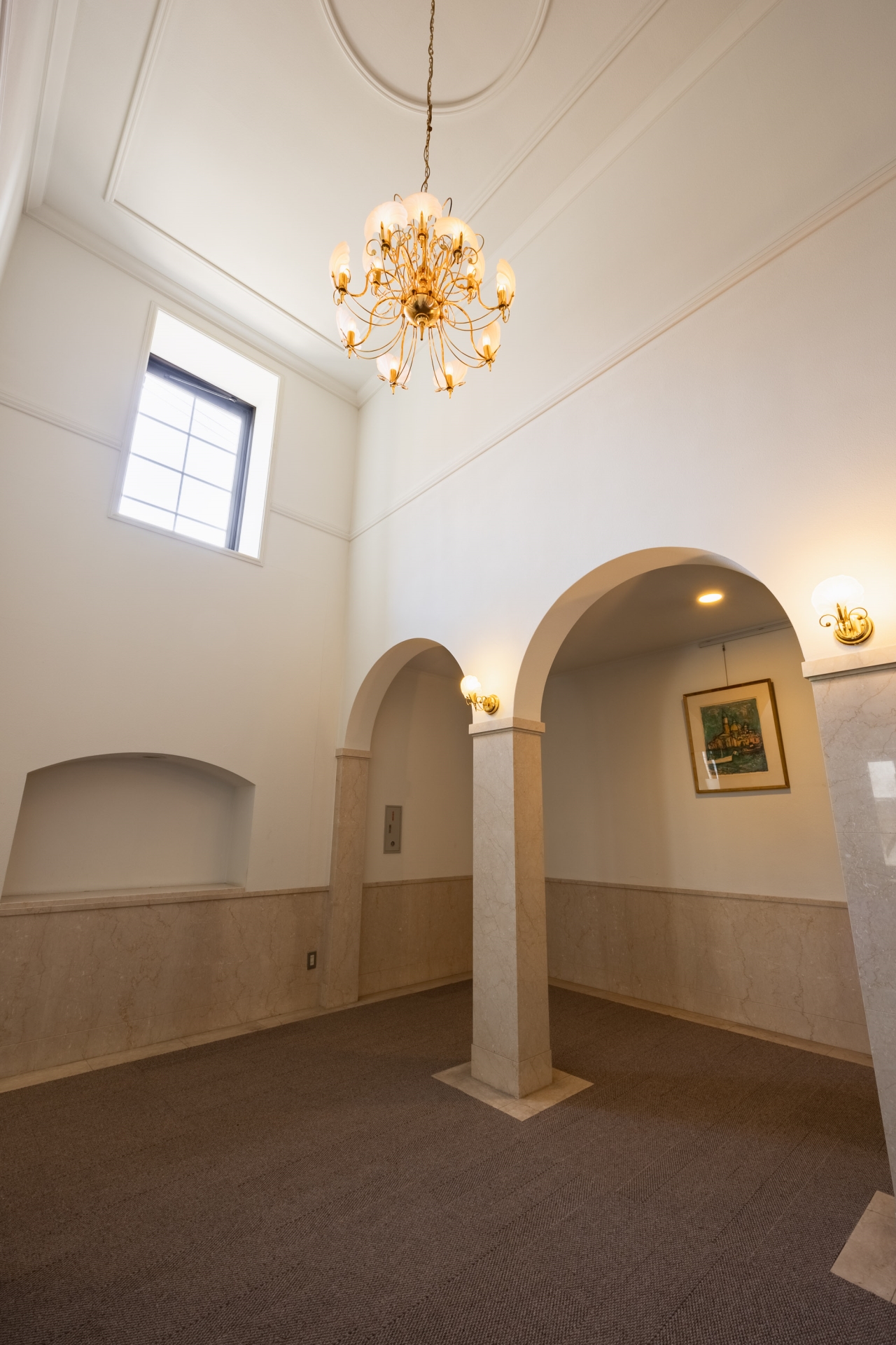 【ロビー】ヨーロッパのクラシックホテルを思わせるような雰囲気のある共用部のロビーです。(2026年1月)