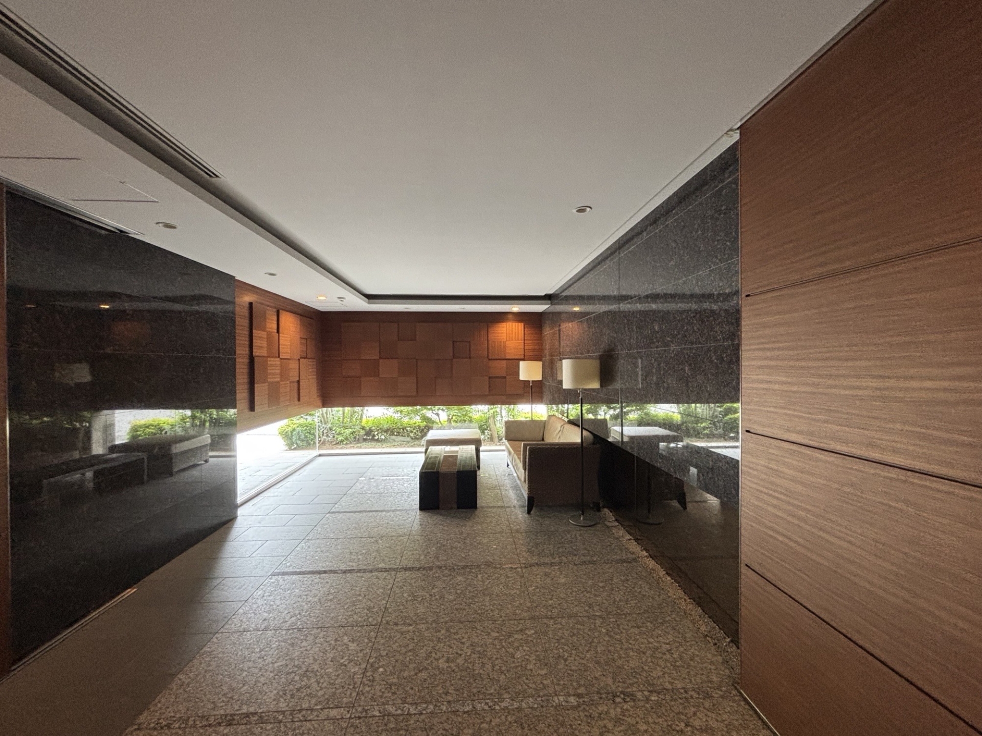 【その他共用部】エントランスロビー(2025年6月)