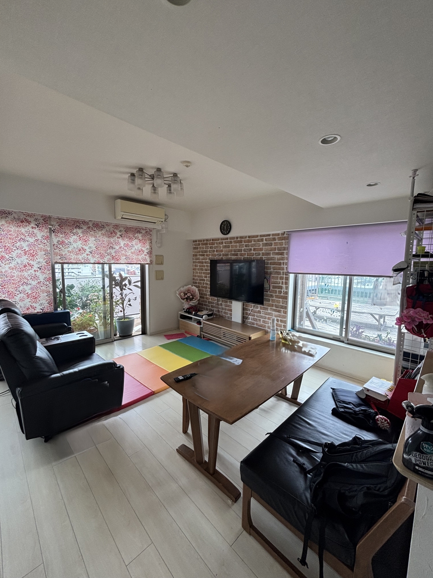 【リビング】南、西に面したリビングダイニング。(2025年6月)