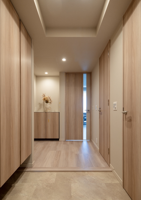 【玄関】廊下が少なく居室スペースを最大限に活かした間取り。(2025年12月)