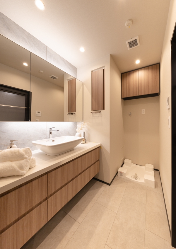 【洗面台・洗面所】ワイドな洗面化粧室は、忙しい日々にもゆとりをもたらします。(2025年12月)