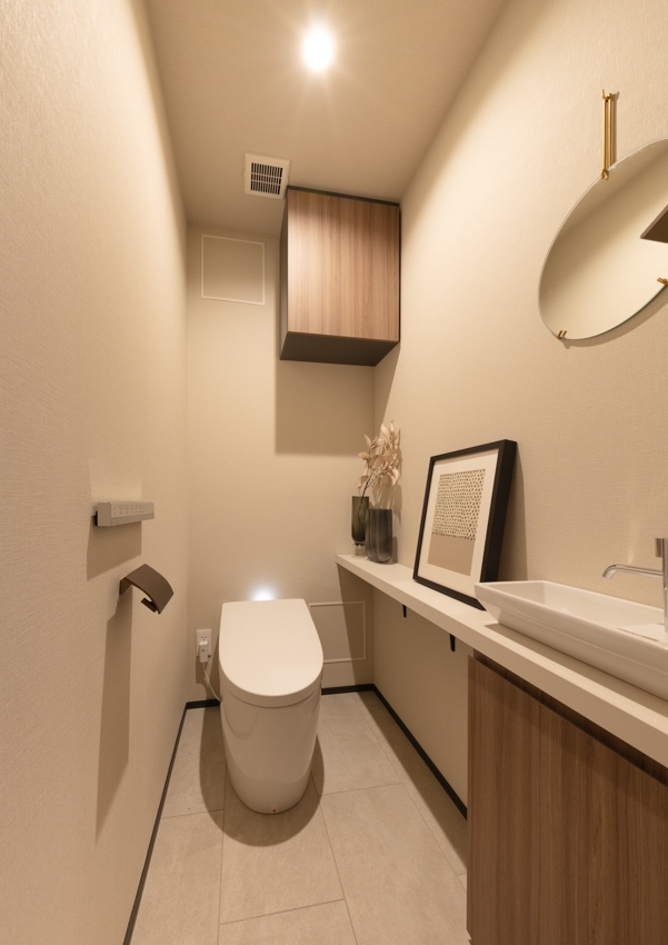 【トイレ】手洗いカウンター付きトイレ。新規交換済です。(2025年12月)