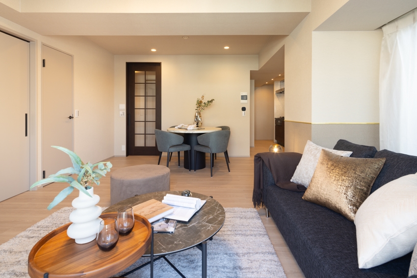 【リビング】大きな共用物入付きリビングダイニング(2025年11月)