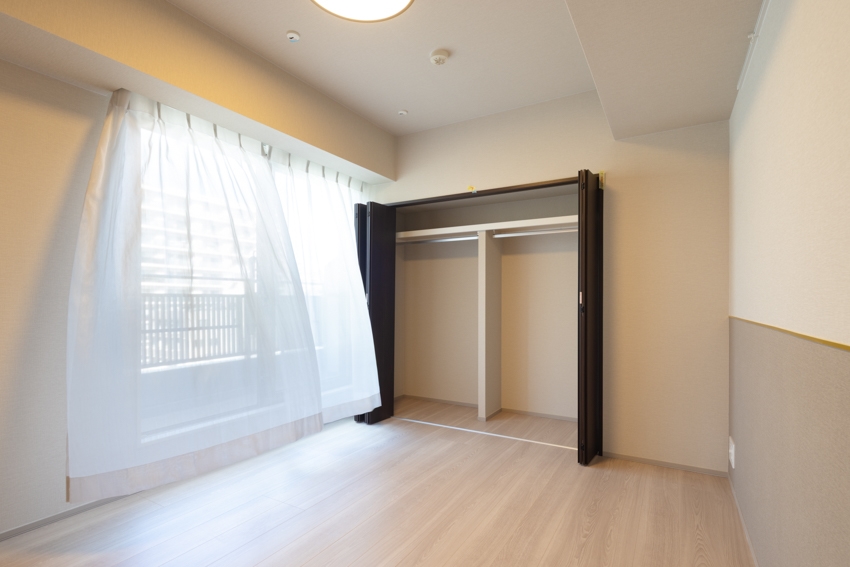 【居室】約5.4畳の洋室(1)(2025年11月)