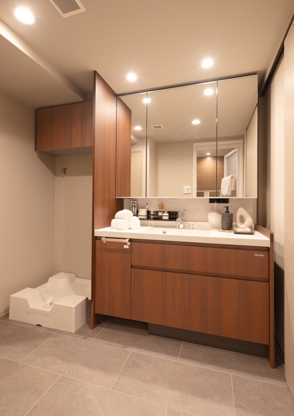 【洗面台・洗面所】リネン庫、収納棚付の洗面室(2025年11月)