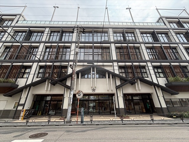 台東区立蔵前小学校（2025年10月撮影）／徒歩8分・約570m