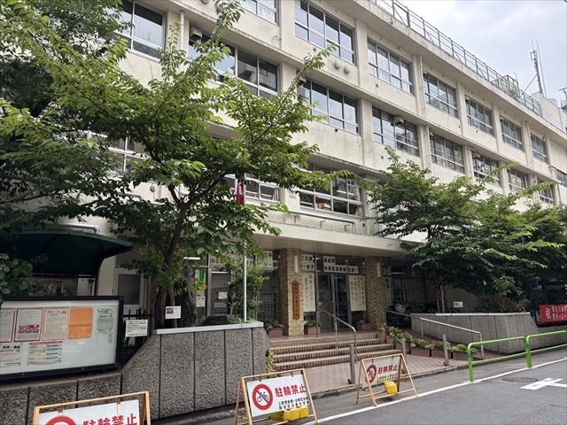 台東区立御徒町台東中学校（2025年10月撮影）／徒歩12分・約941m