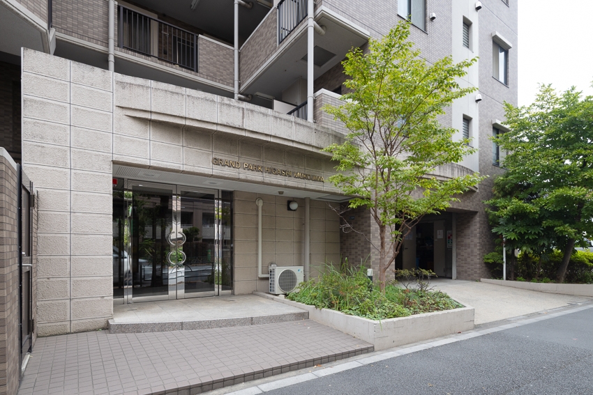 【エントランス】緑豊かなエントランス(2026年1月)