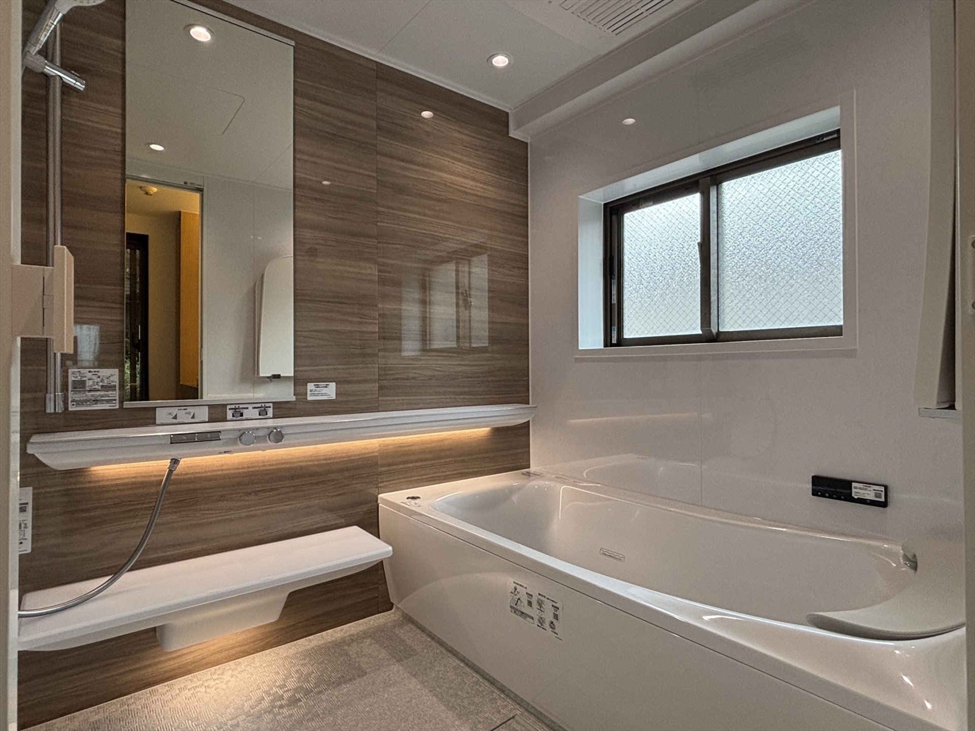 【浴室】雨天の洗濯物の乾燥や冬場の暖房、浴室内の換気など、様々な用途に使うことができる浴室暖房乾燥機を採用(2026年1月)