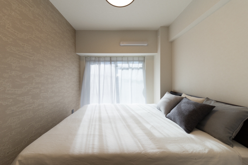 【居室】洋室(1)は朝日が差し込む明るい空間。(2025年12月)