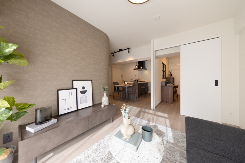 【リビング】プライバシーと一体感のバランスがいい間取りです。(2025年12月)