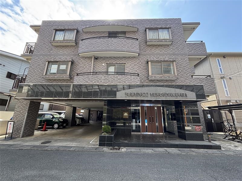 【外観】タイル貼りの綺麗な外観。(2026年3月)