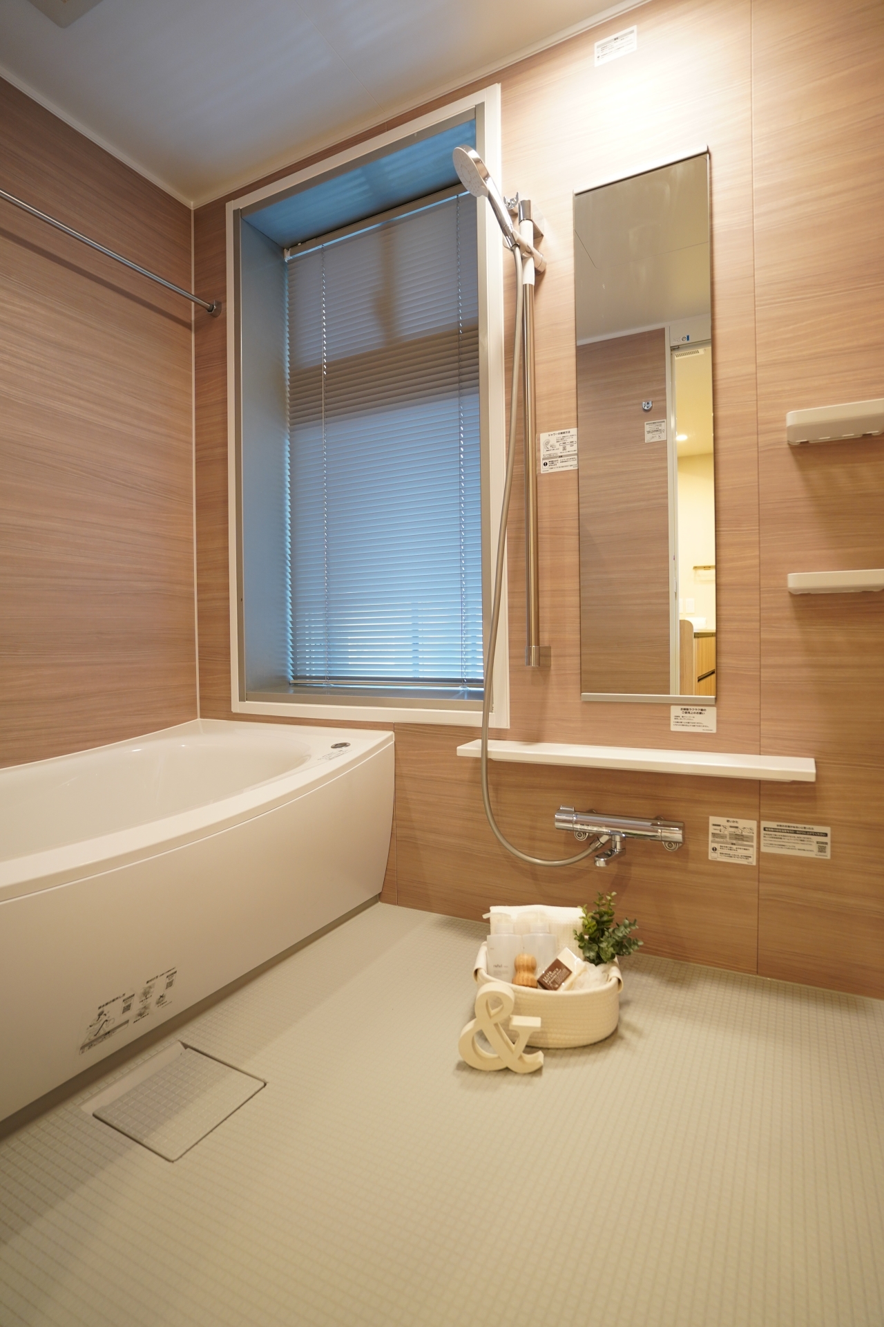 【浴室】角部屋ならではの窓付きの浴室(2026年1月)