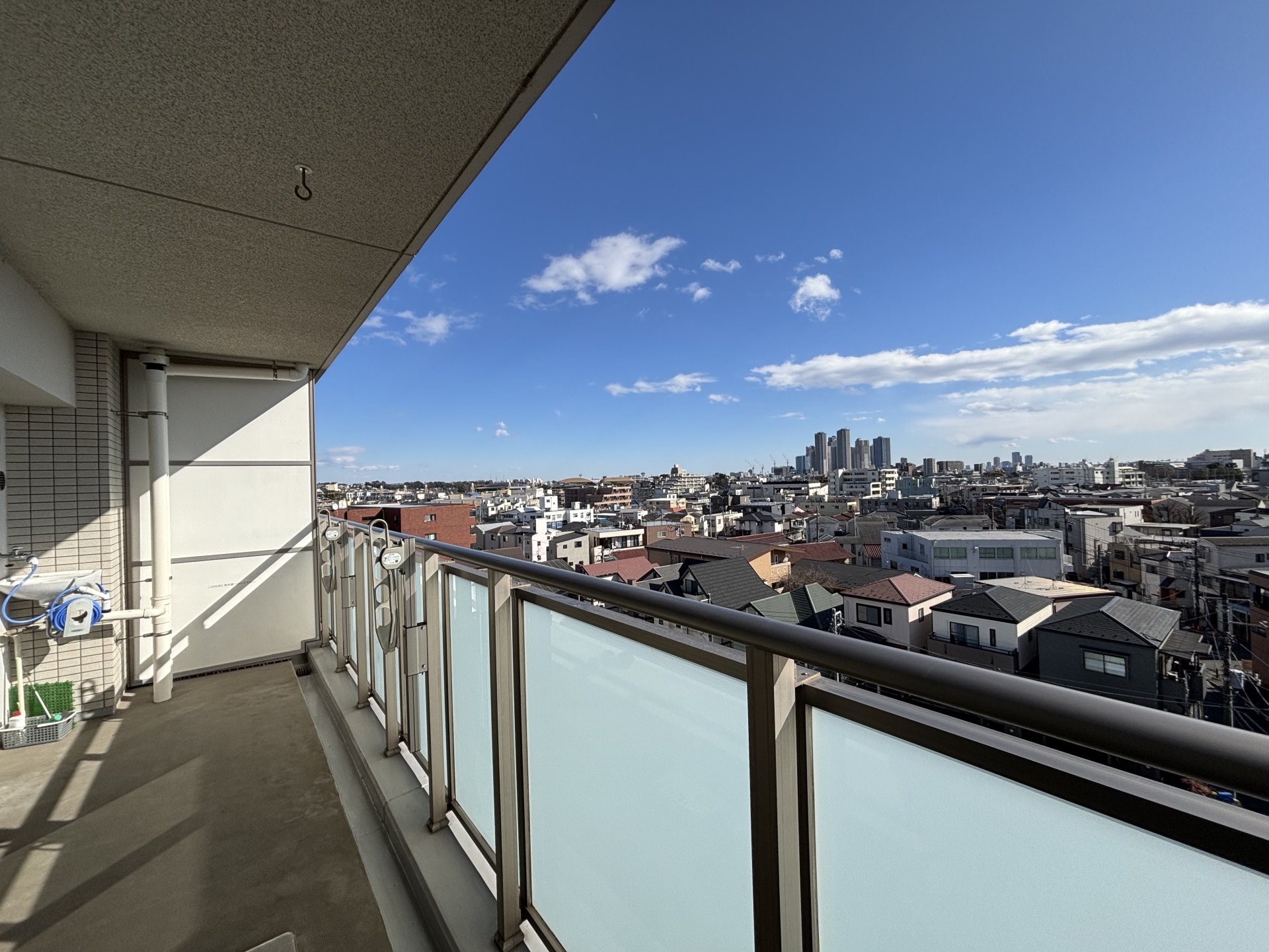 【バルコニー】眺望良く明るいバルコニー。(2026年3月)