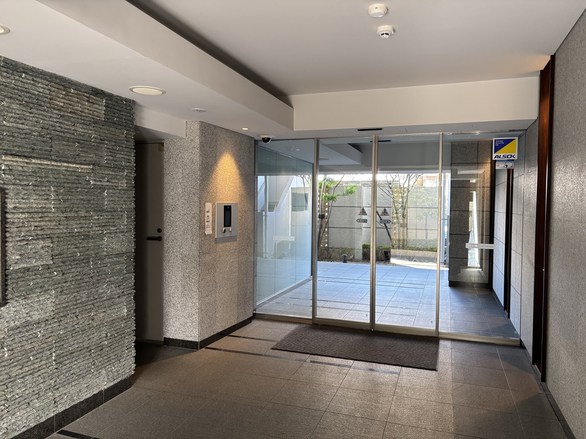 【エントランス】安心のオートロック付き(2026年3月)