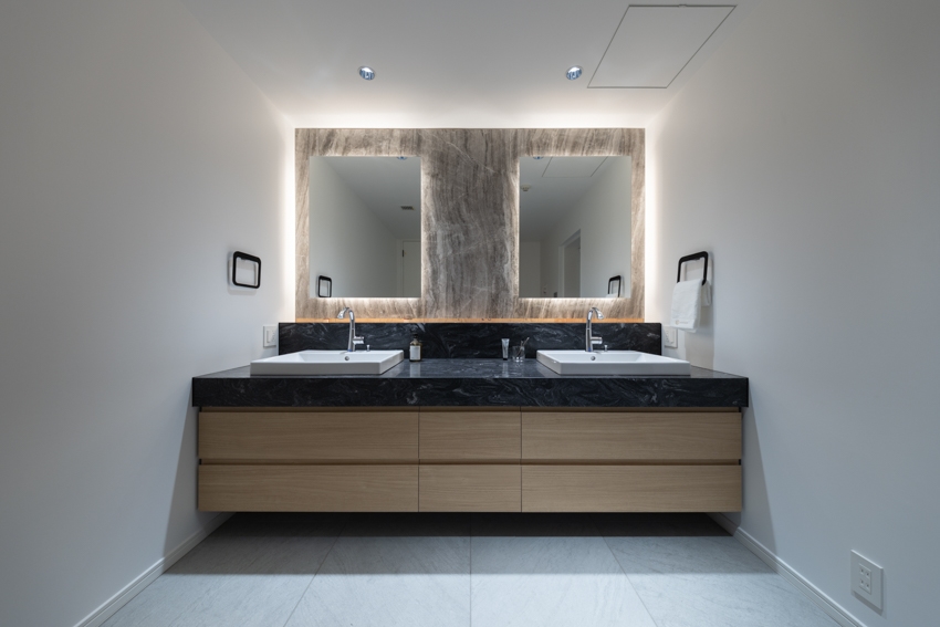 【洗面台・洗面所】ダブルボウルの洗面台。混雑が解消され一人一人が限られた時間の中でゆとりを持って身支度を整えられます。(2026年2月)