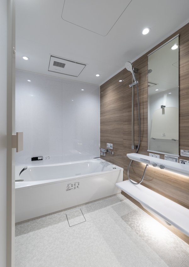 【浴室】1620サイズのゆとりあるバスルーム。足を伸ばしてゆったりと寛げる癒しの空間です。(2026年2月)