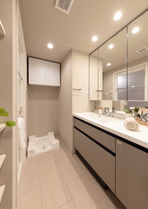 【洗面台・洗面所】当社オリジナルの偏心ボウルで朝の準備もスムーズに。(2026年1月)