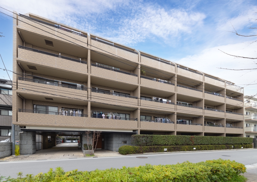 【外観】タイル貼りの美しい外観が印象的。(2026年1月)